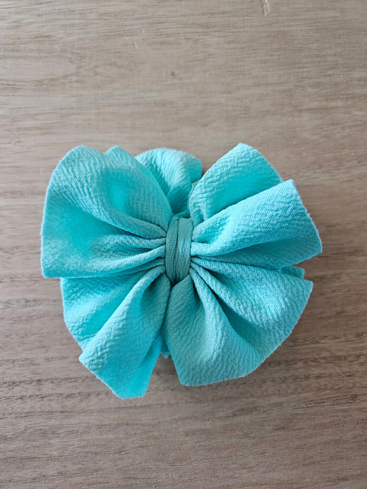 Mint pouf bow